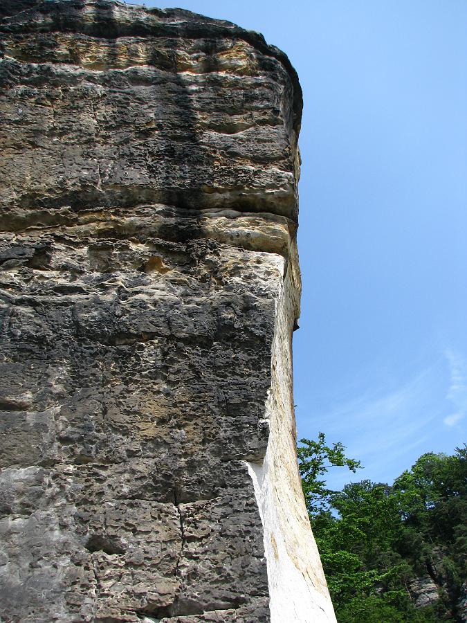 Juni 2010 185.jpg - Wartturm Abbruchkante, hier kam es am 22. November 2000 zu einem Felssturz.